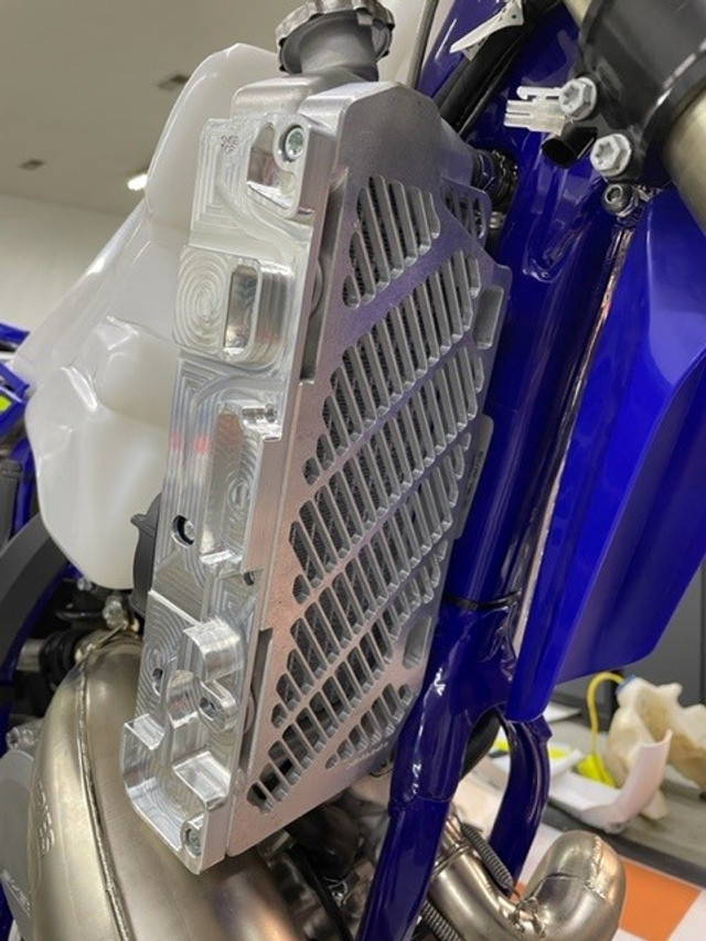 SHER-RG-13-4T-SIL_ON_BIKE__84980